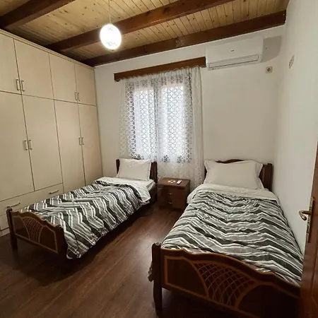 Nomad House-entire House At Your Disposal,4 Guests