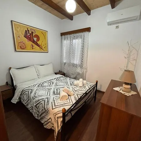 Nomad House-entire House At Your Disposal,4 Guests Berat