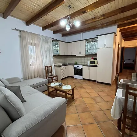 Nomad House-entire House At Your Disposal,4 Guests