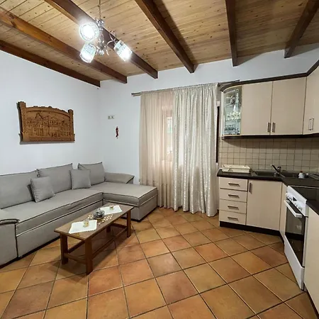 Apartament Nomad House-entire House At Your Disposal,4 Guests Berat