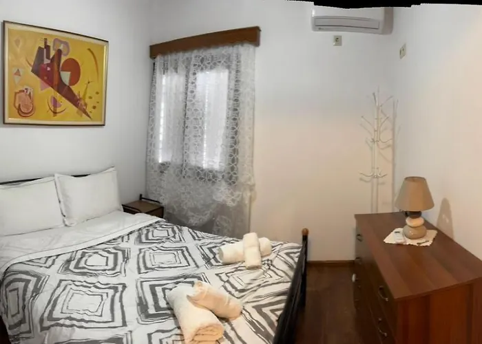 Nomad House-entire House At Your Disposal,4 Guests Appartement Berat
