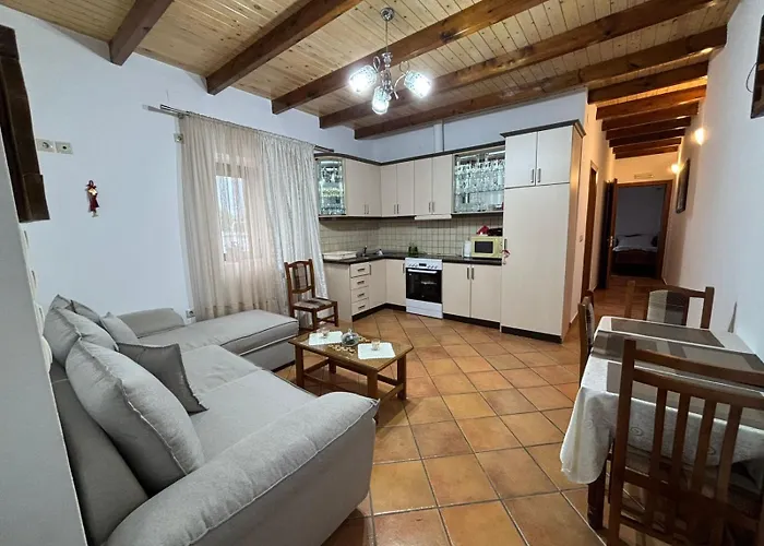 Nomad House-entire House At Your Disposal,4 Guests